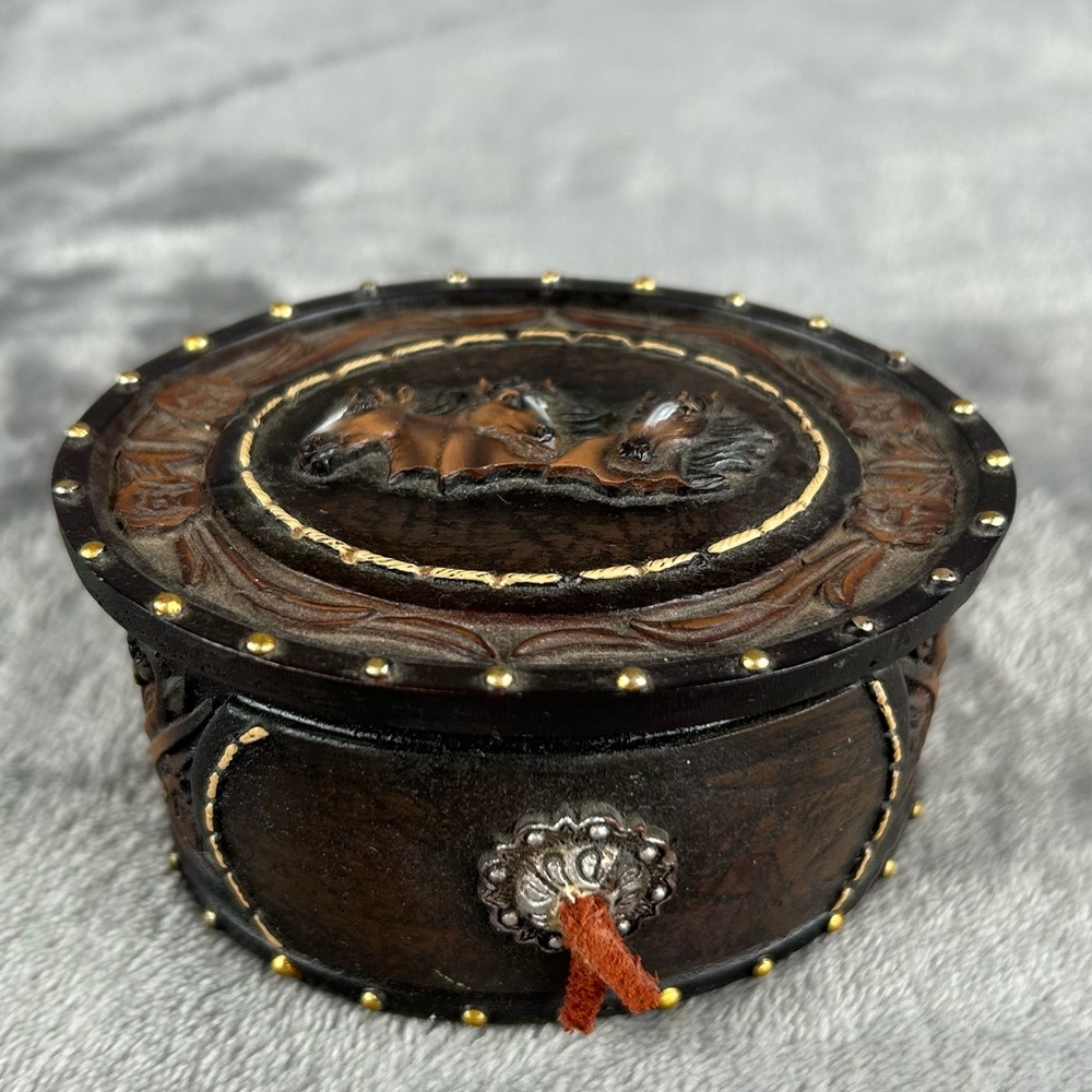 Vintage Oval Brown‎ Horse Trinket Box Carved Look Resin With Leather Accents